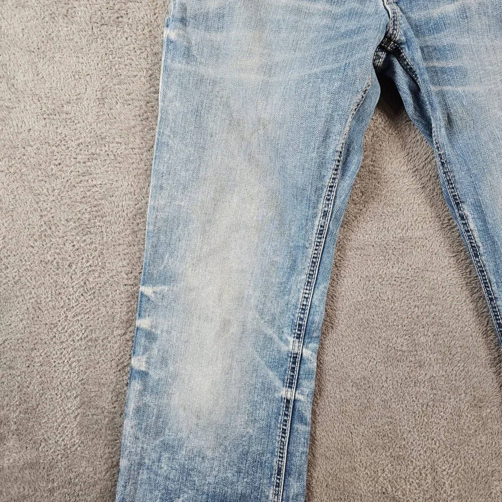 Buckle BKE Jake Bootleg Jeans Mens 29L x 32 Light Wash Distressed Blue Denim